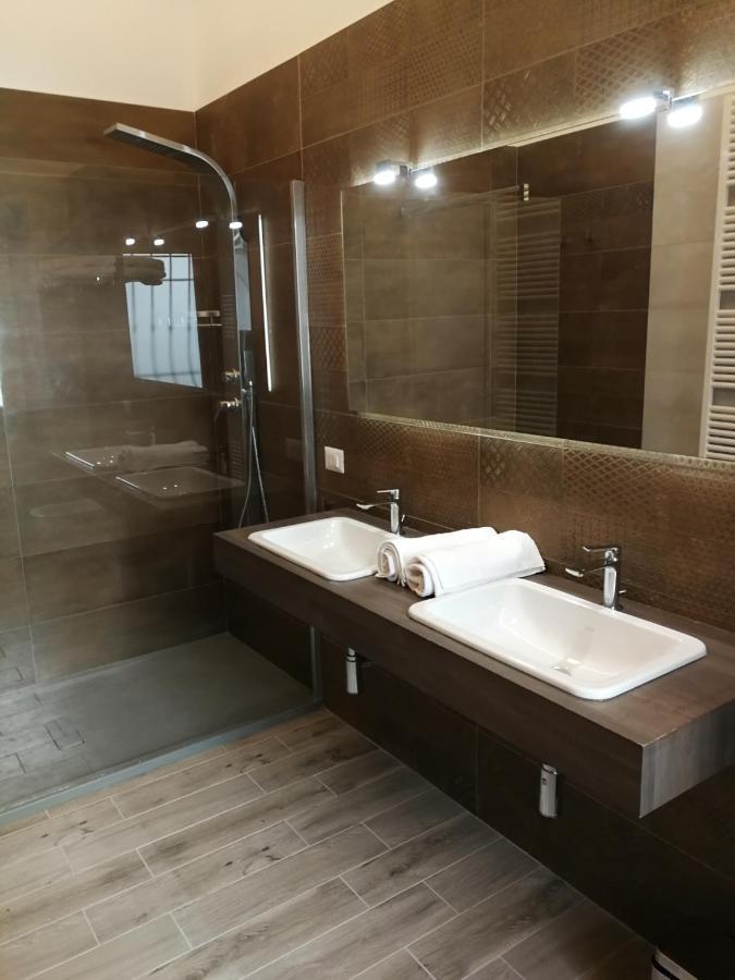 Christy Suite Elegante Appartamento Nel Centro Storico Di آنسيو المظهر الخارجي الصورة