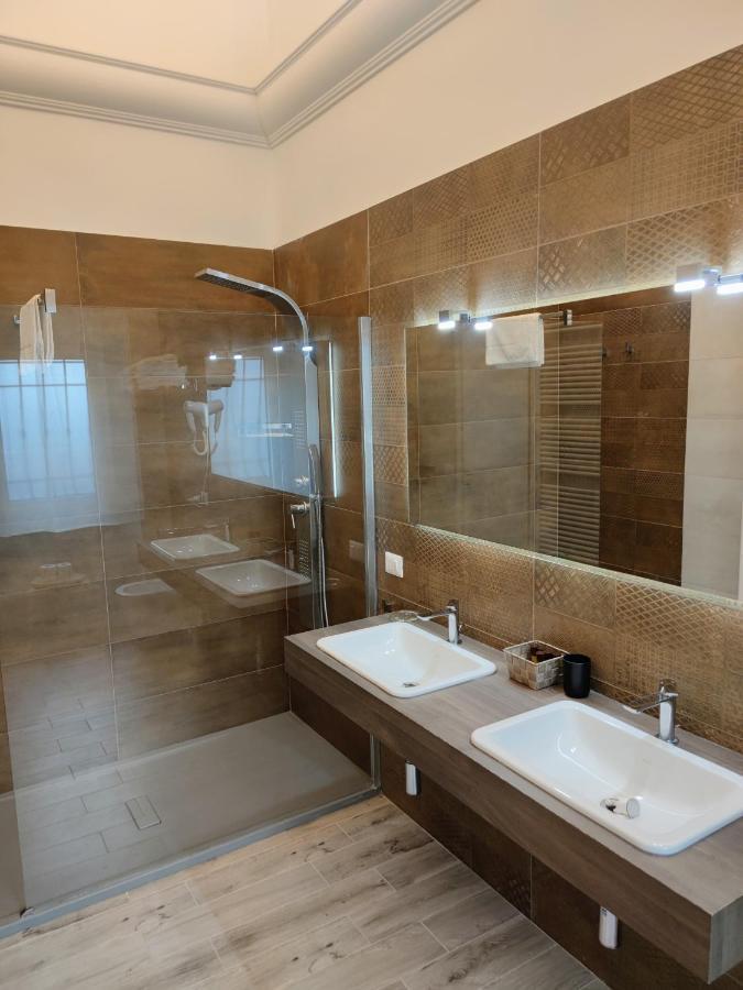 Christy Suite Elegante Appartamento Nel Centro Storico Di آنسيو المظهر الخارجي الصورة