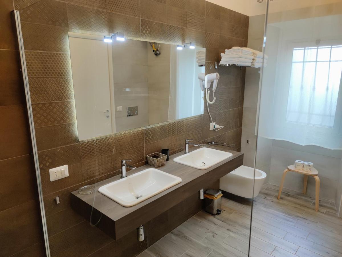 Christy Suite Elegante Appartamento Nel Centro Storico Di آنسيو المظهر الخارجي الصورة